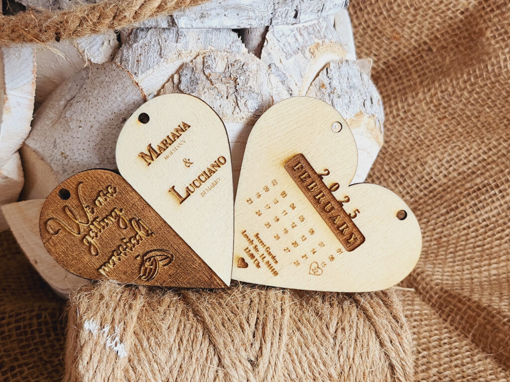 "Personalisierte Hochzeitseinladung, Boda Invitación Tarjeta de invitación Grabado en madera Postal de madera Diseño rústico Elegante Flores Amor Compromiso Boda única Original Artesanal Detalle especial Hochzeit Einladung Einladungskarte Holzgravur Postkarte aus Holz Rustikales Design Elegant Blumen Liebe Verlobung Einzigartige Hochzeit Originell Handgefertigt Besonderes Detail Herzförmige Save-the-Date-Karte aus Holz mit Gravur und dekorativen Blumen