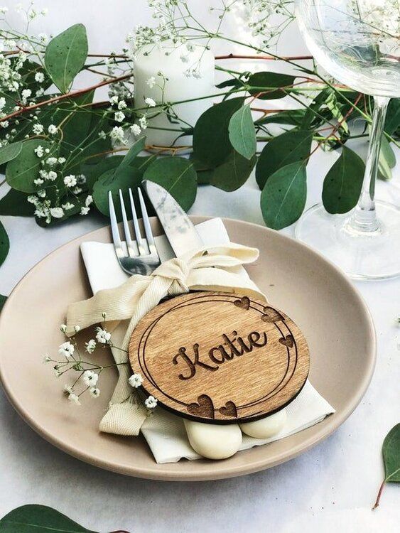 Gastgeschenk-Ideen_ über 50 aussergewöhnliche Erinnerungen für Eure Gäste! Nachhaltige Hochzeitseinladungen<br />
Dekorationen aus Holz<br />
Personalisierte Hochzeitseinladungen<br />
Umweltfreundliche Materialien