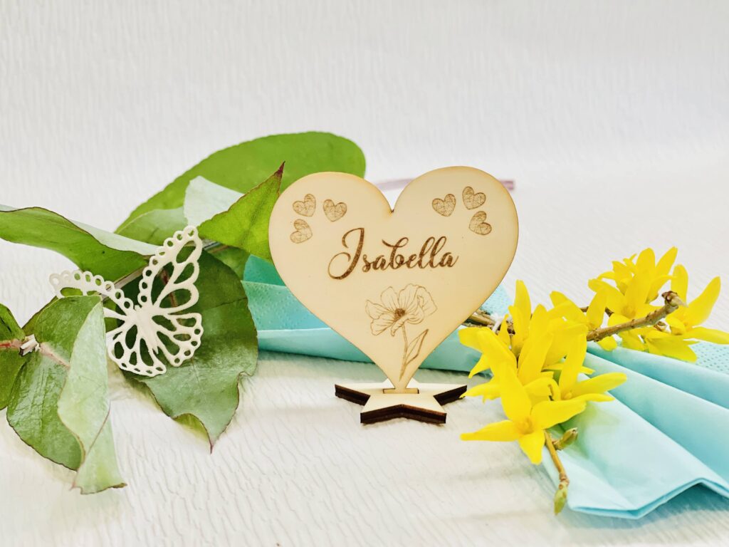Personalisierte Hochzeitseinladungen aus Holz tischdeko nachhaltig deko