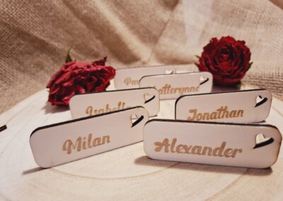 Tischdekoration aus Holz, individuelle Tischnummer für Hochzeiten, nachhaltig und handgefertigt